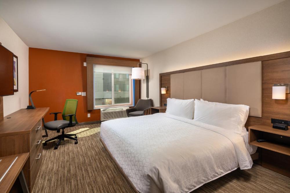 King Room with Roll-In Shower - Disability Access interior
